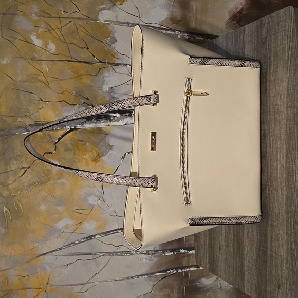 kate spade Handbags - Large Kate Spade Handbag